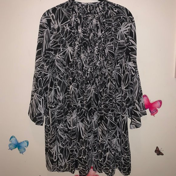 Black Floral Pleated Short Sleeve Top - Picture 3 of 4